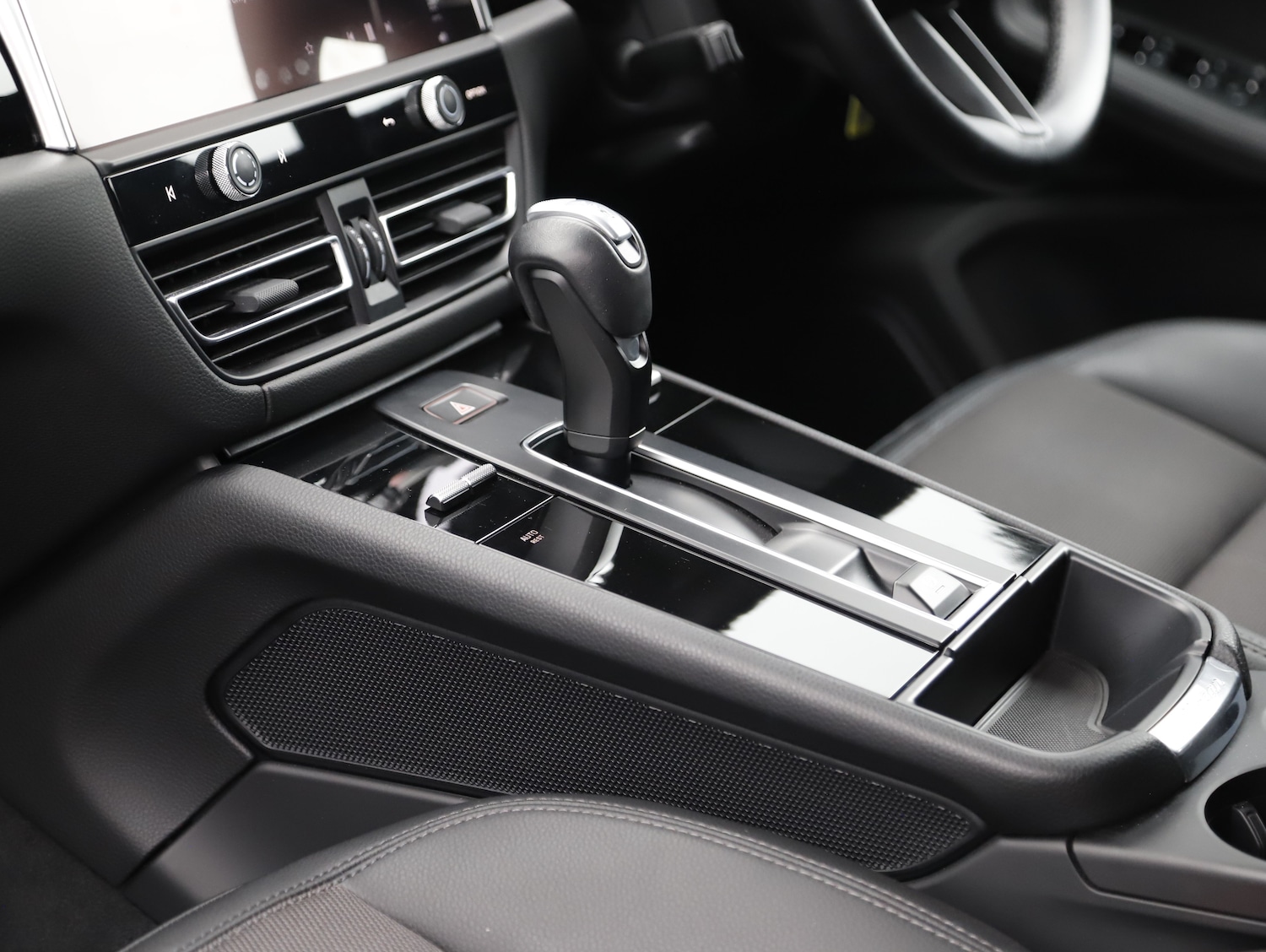 Used Porsche Macan 1969 for sale - 78016363: Photo 19