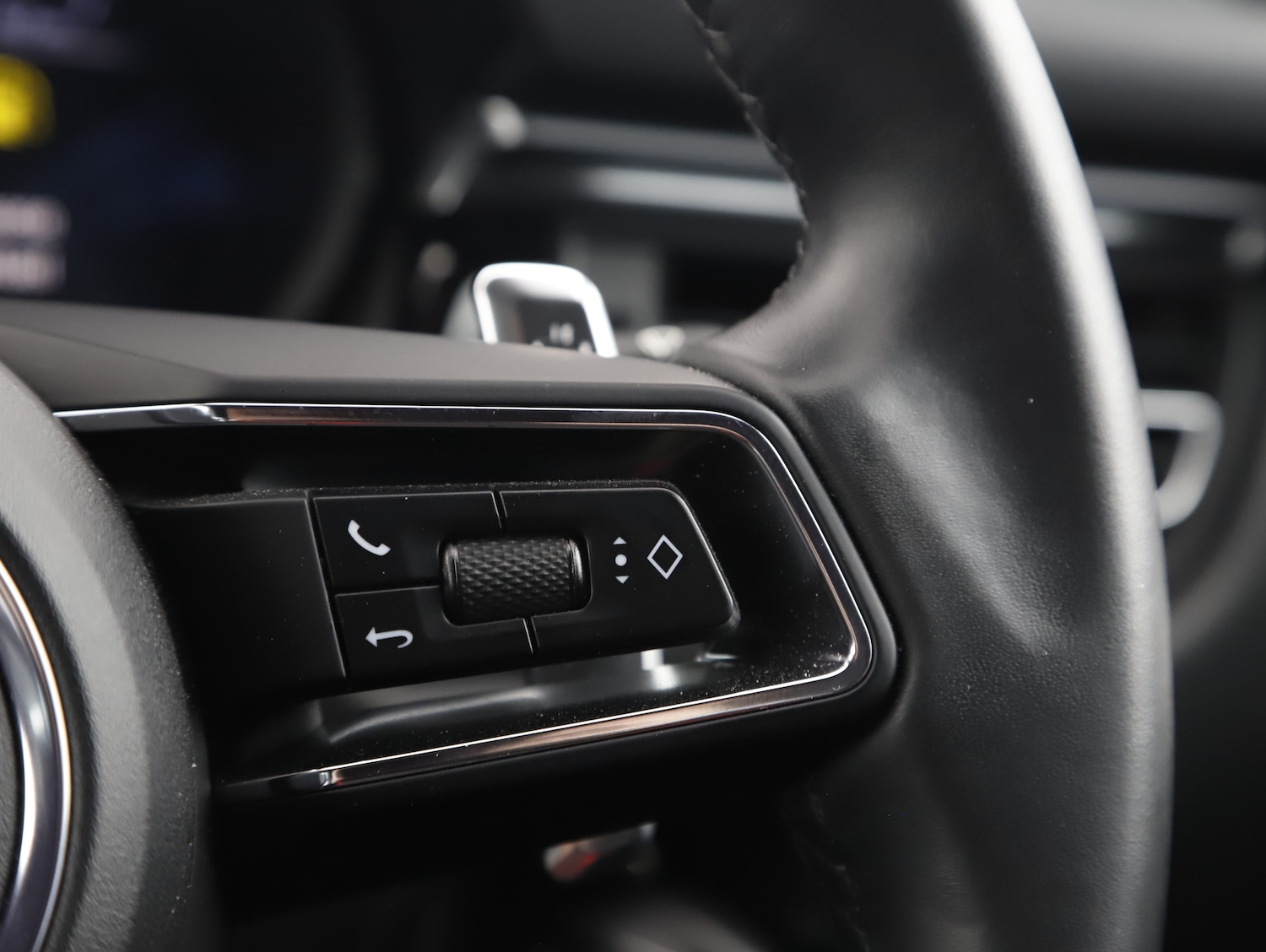 Used Porsche Macan 1969 for sale - 78016363: Photo 42