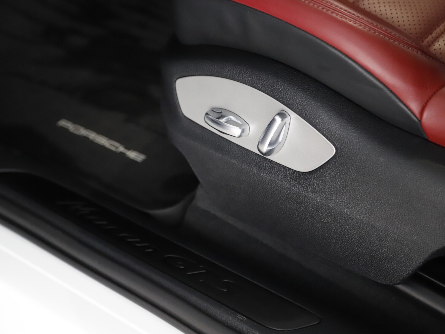 Used Porsche Macan 2022 for sale - 76344984: Photo 38