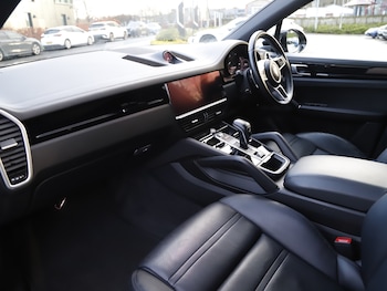 Used Porsche Cayenne 2020 for sale - 76711909: Photo