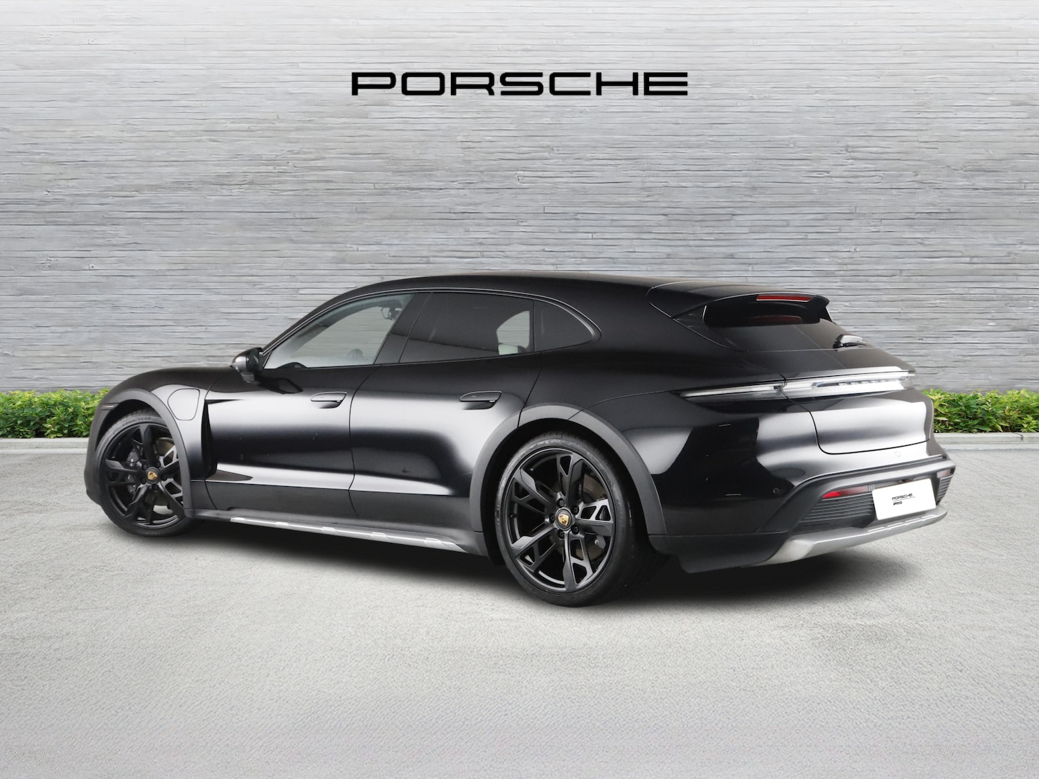 Used Porsche Taycan 2023 for sale - 76332990: Photo 2