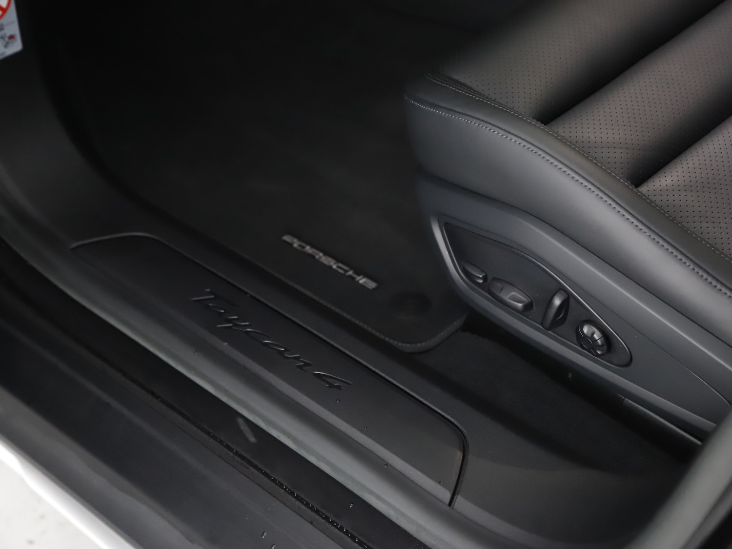 Used Porsche Taycan 2023 for sale - 76332990: Photo 27