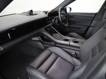 Used Porsche Taycan 2023 for sale - 76332990: Photo