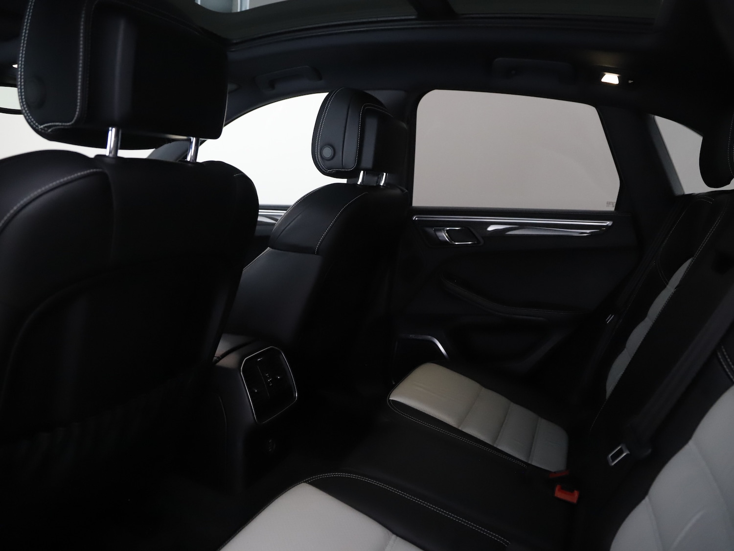 Used Porsche Macan 2017 for sale - 76344985: Photo 27