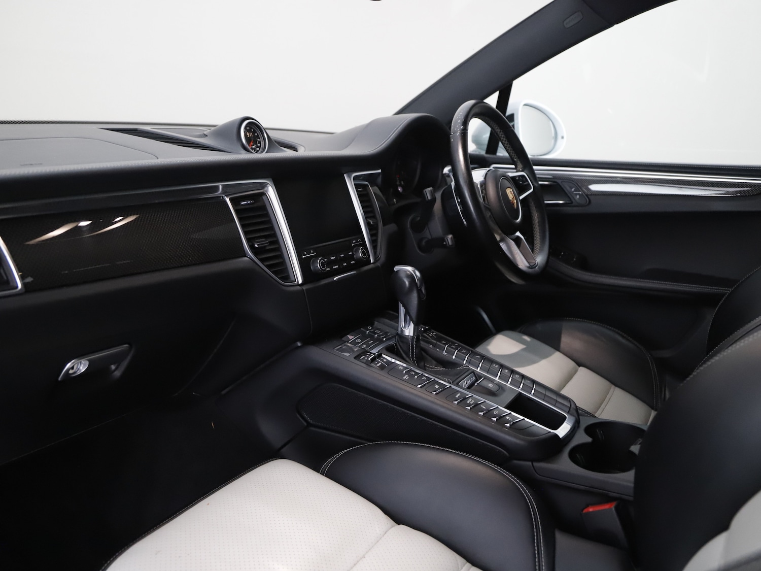 Used Porsche Macan 2017 for sale - 76344985: Photo 3