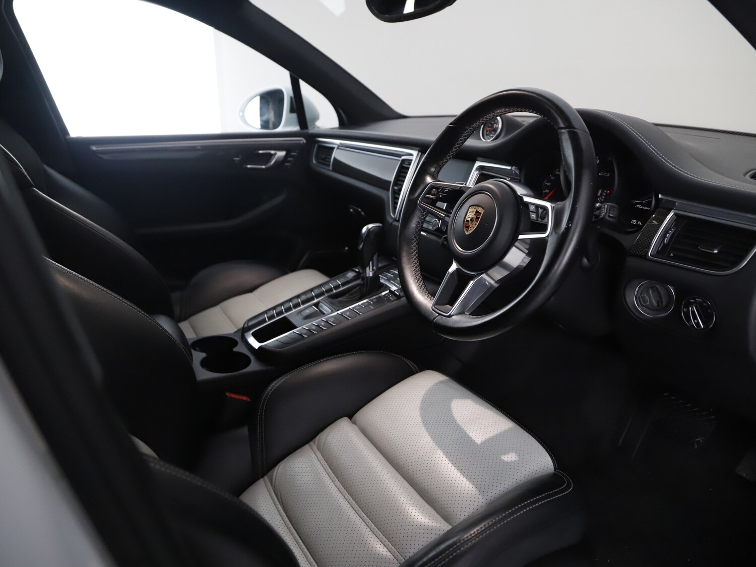 Used Porsche Macan 2017 for sale - 76344985: Photo 43