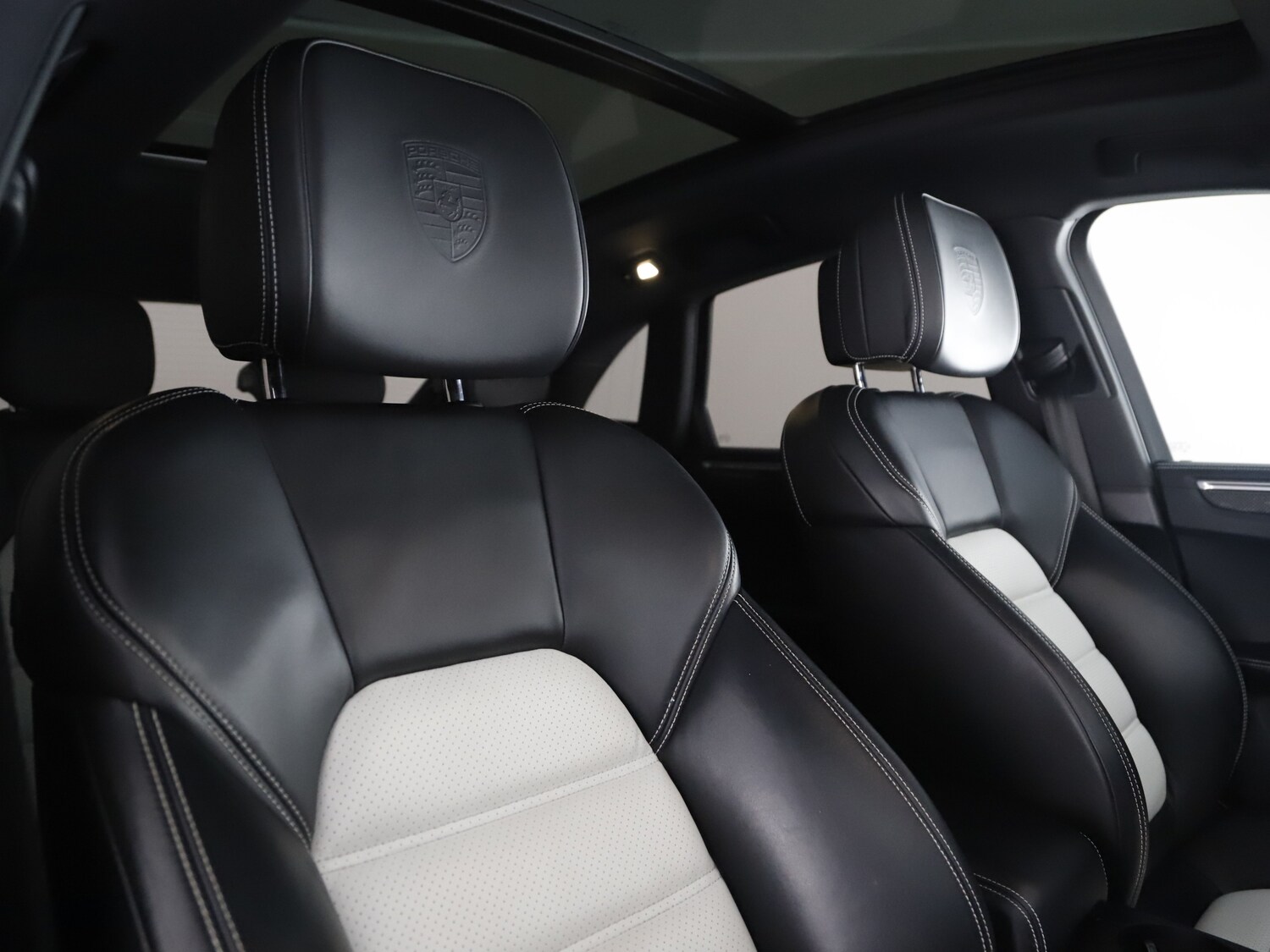 Used Porsche Macan 2017 for sale - 76344985: Photo 46