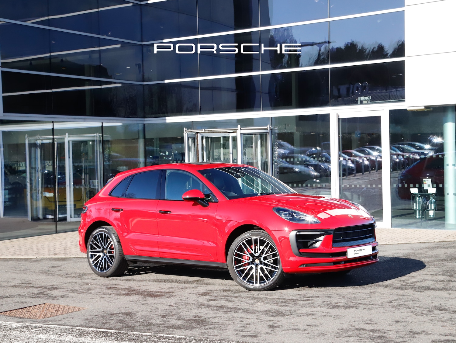 Used Porsche Macan 2023 for sale - 77836184: Photo 2