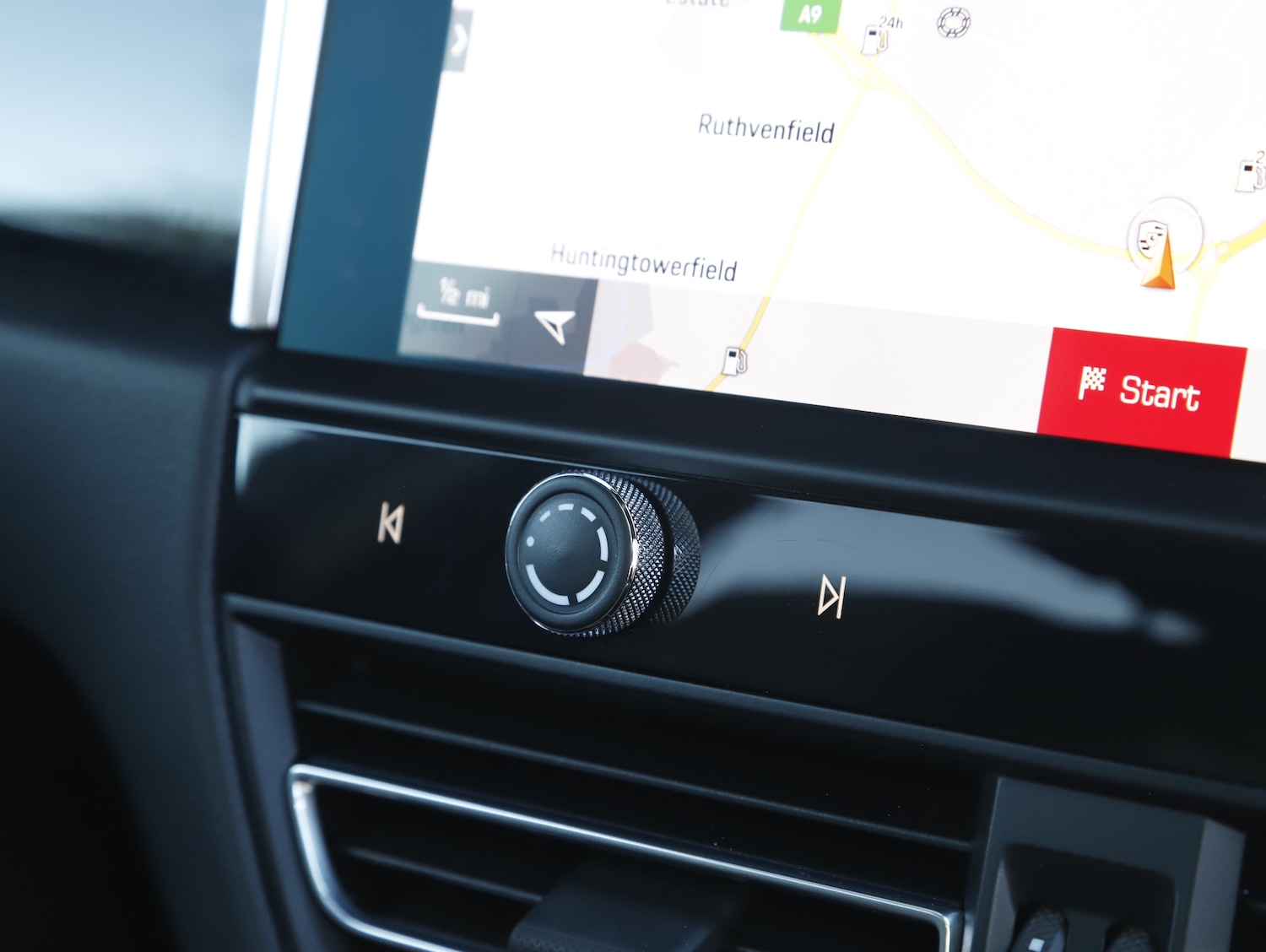 Used Porsche Macan 2023 for sale - 77836184: Photo 46