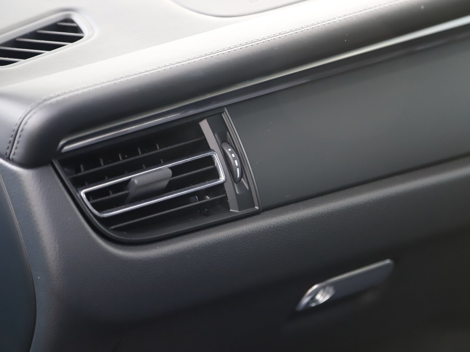 Used Porsche Macan 2022 for sale - 76711907: Photo 19