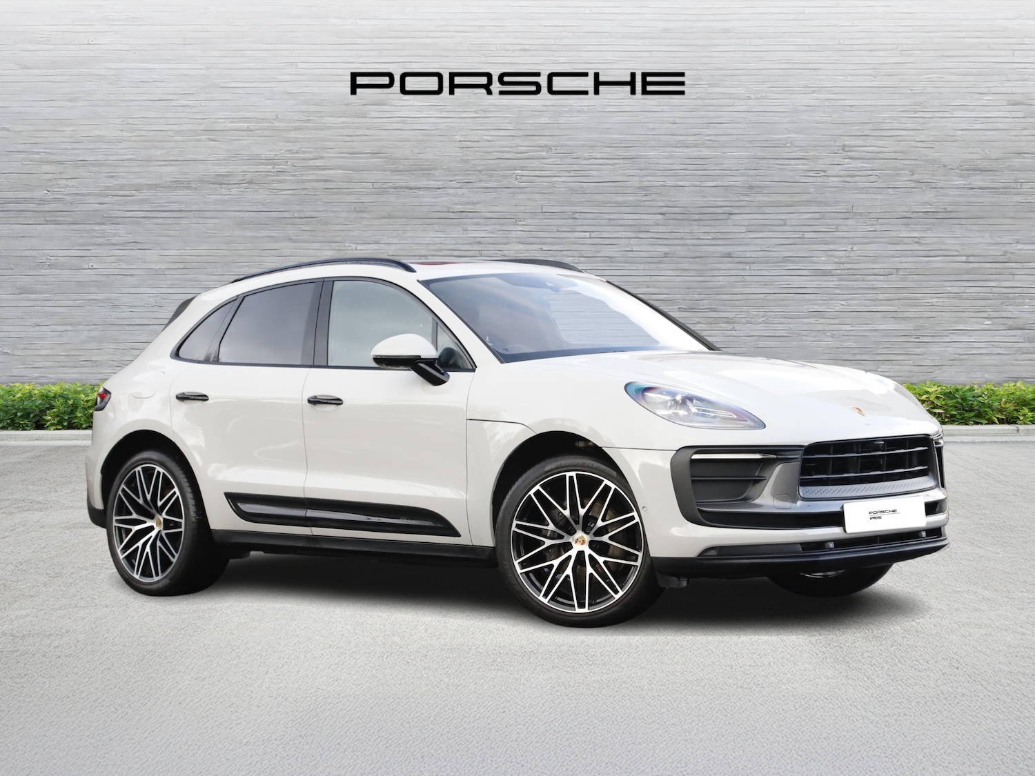 Used Porsche Macan 2024 for sale - 77494114: Photo 2
