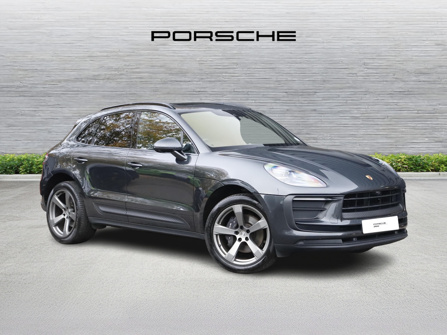 Used Porsche Macan 2023 for sale - 76344983: Photo 1