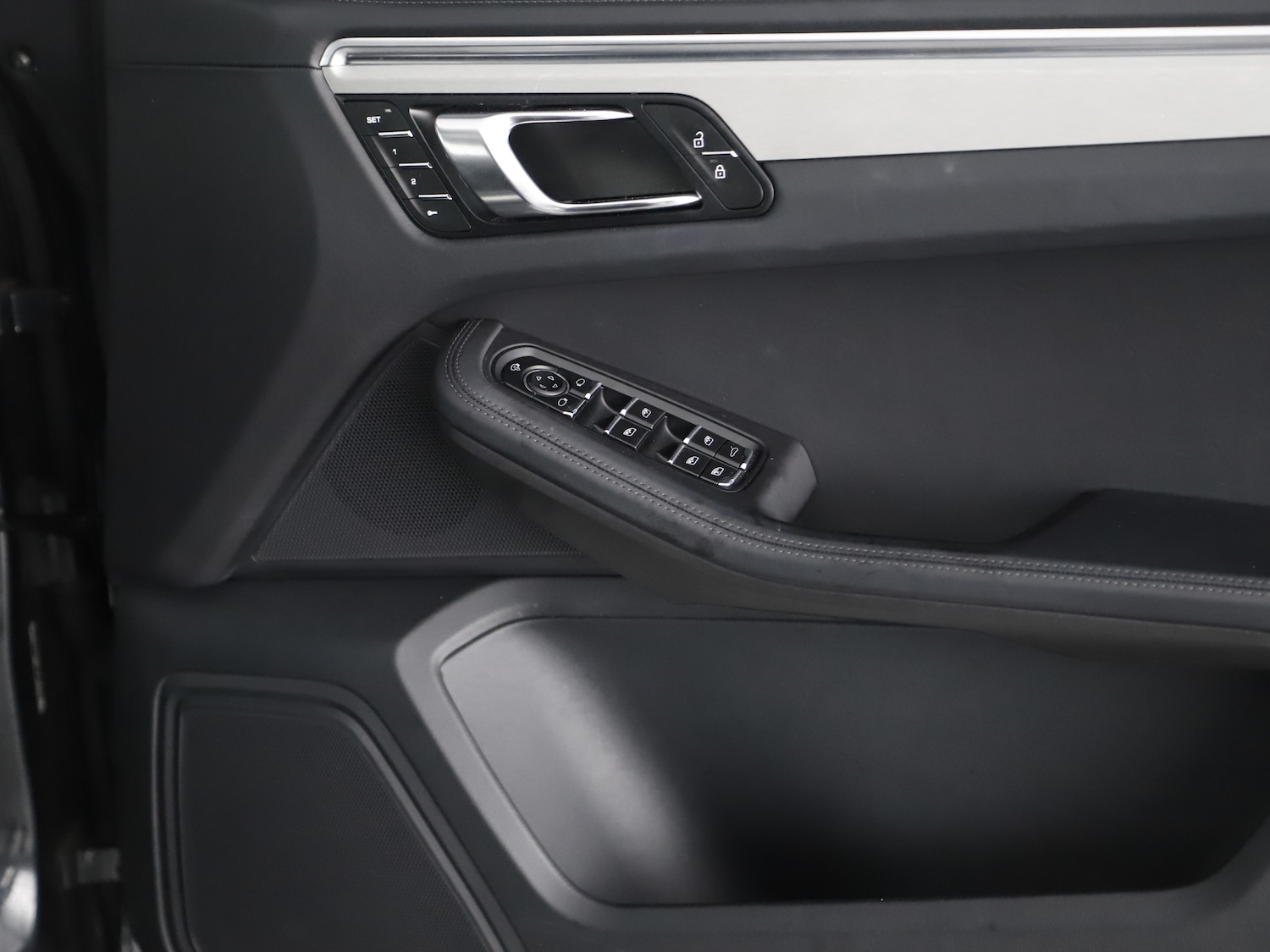 Used Porsche Macan 2023 for sale - 76344983: Photo 19