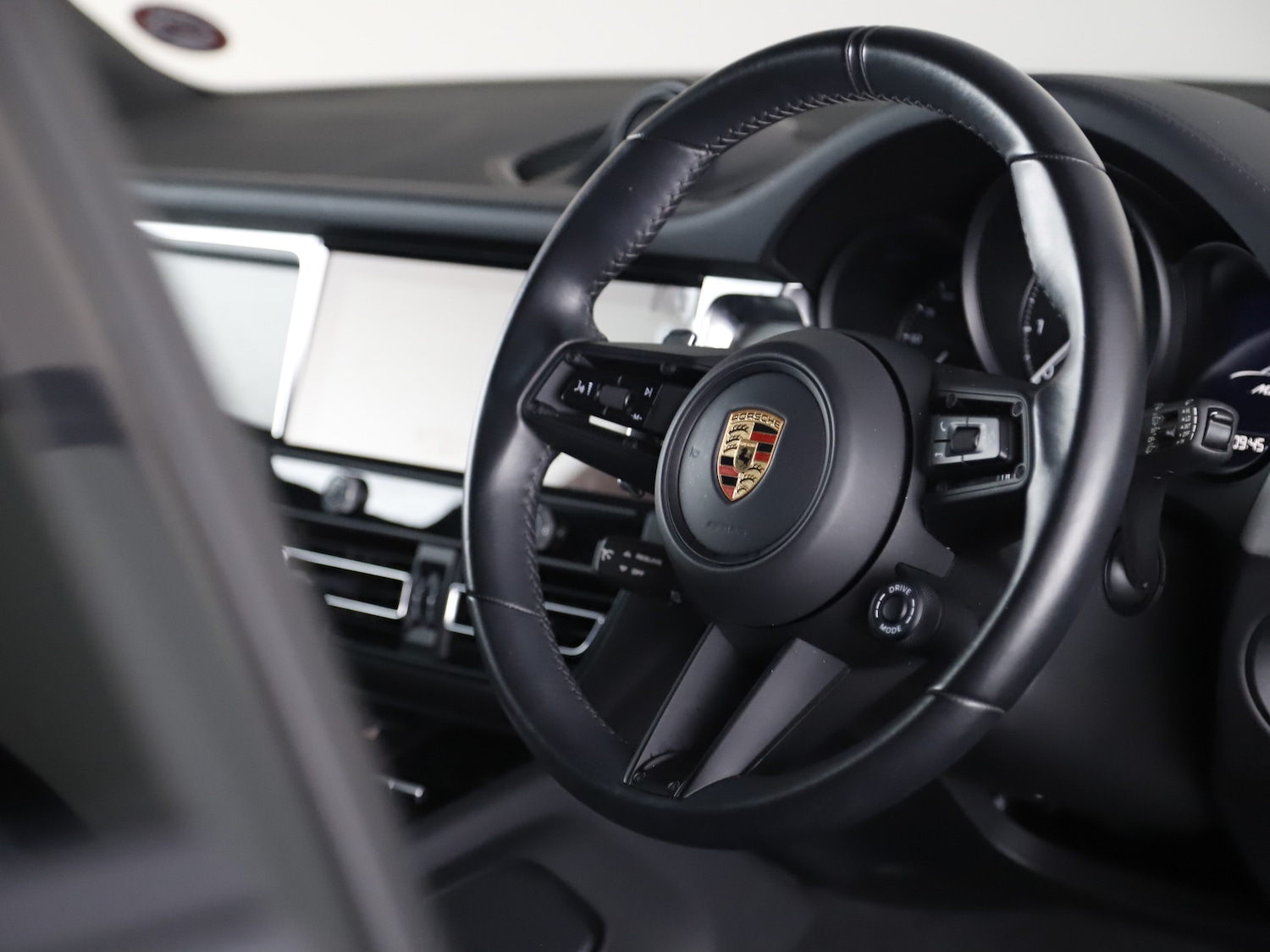 Used Porsche Macan 2023 for sale - 76344983: Photo 28