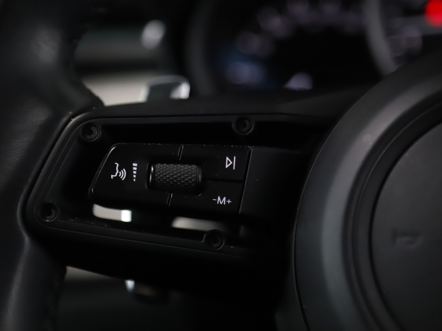 Used Porsche Macan 2023 for sale - 76344983: Photo 30