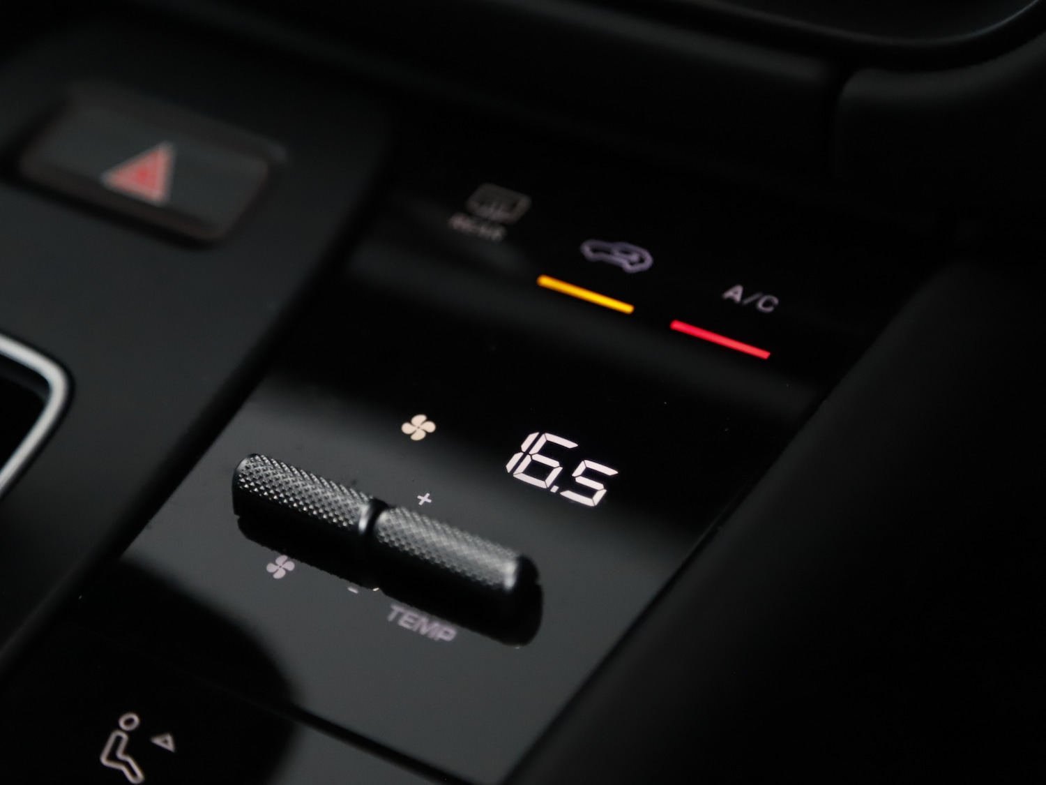 Used Porsche Macan 2023 for sale - 76344983: Photo 38
