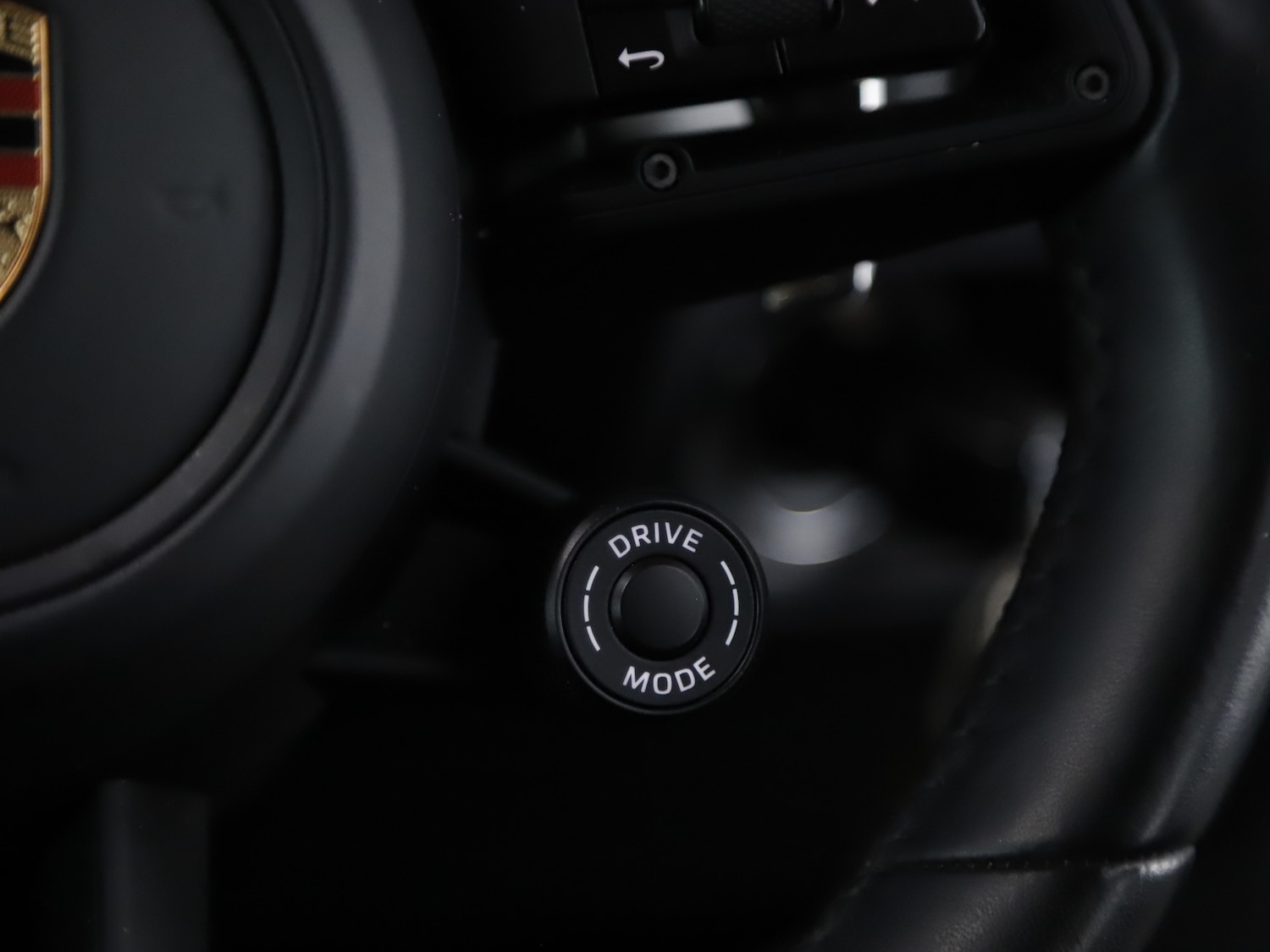 Used Porsche Macan 2023 for sale - 76344983: Photo 40