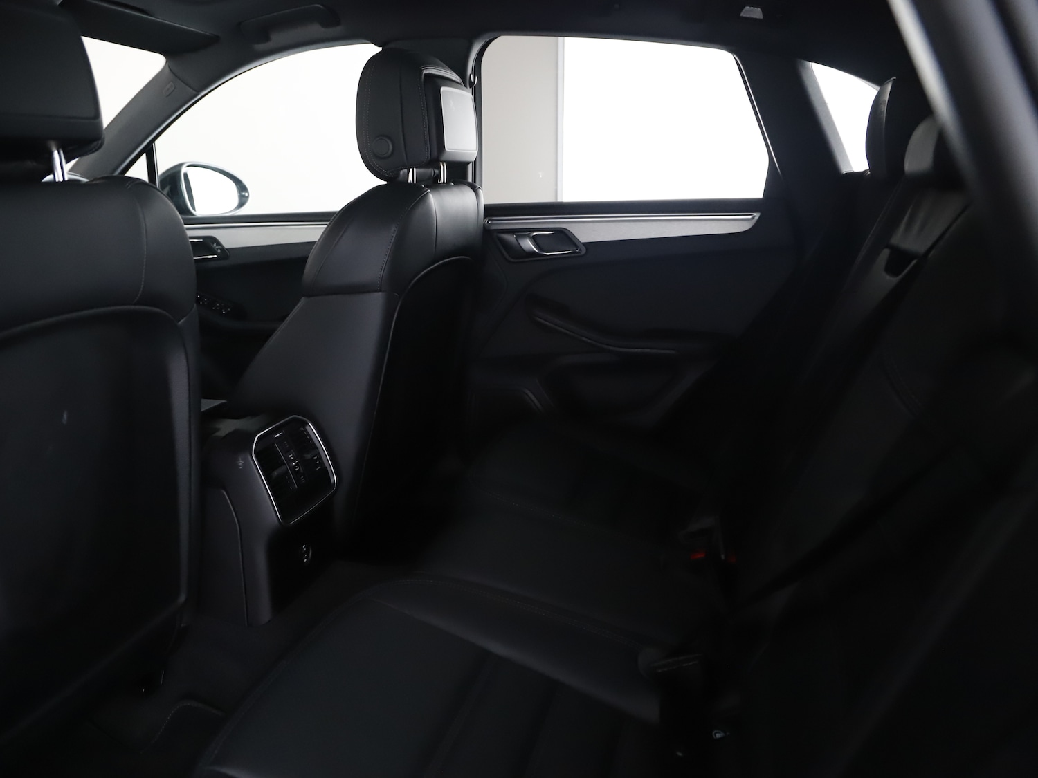 Used Porsche Macan 2023 for sale - 76344983: Photo 44