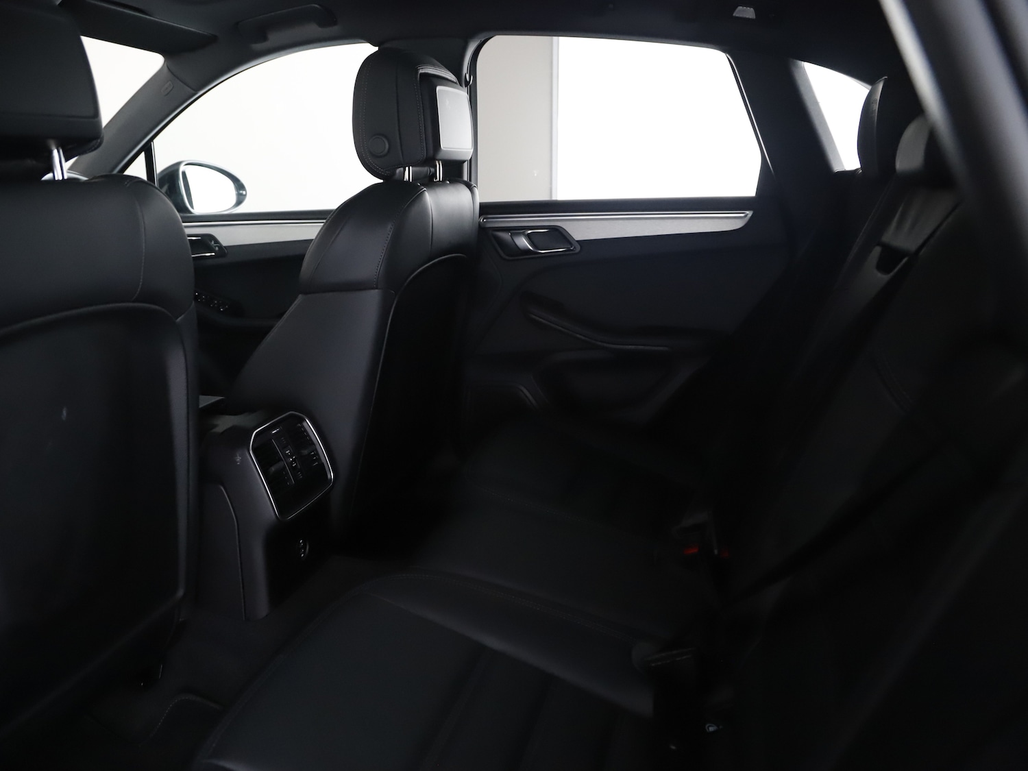 Used Porsche Macan 2023 for sale - 76344983: Photo 51