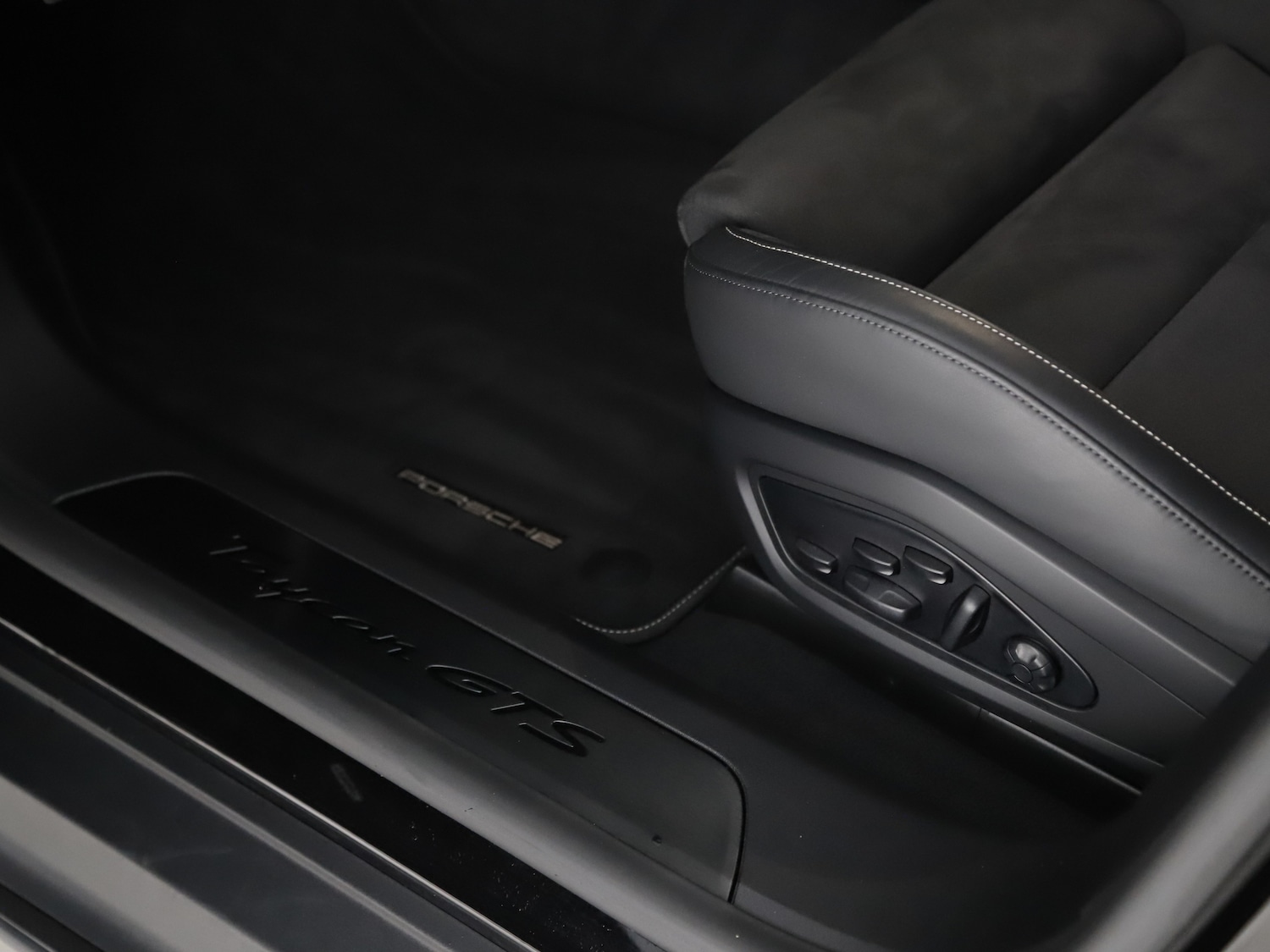 Used Porsche Taycan 2022 for sale - 76184802: Photo 38