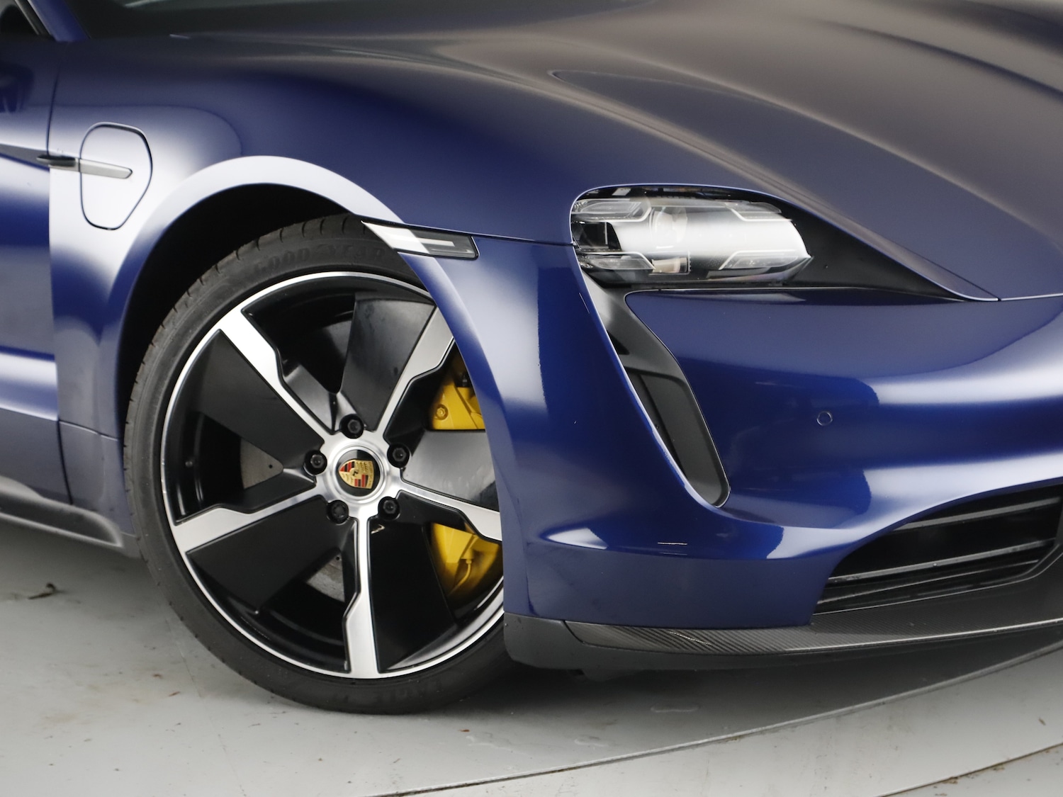 Used Porsche Taycan 2021 for sale - 76303445: Photo 11