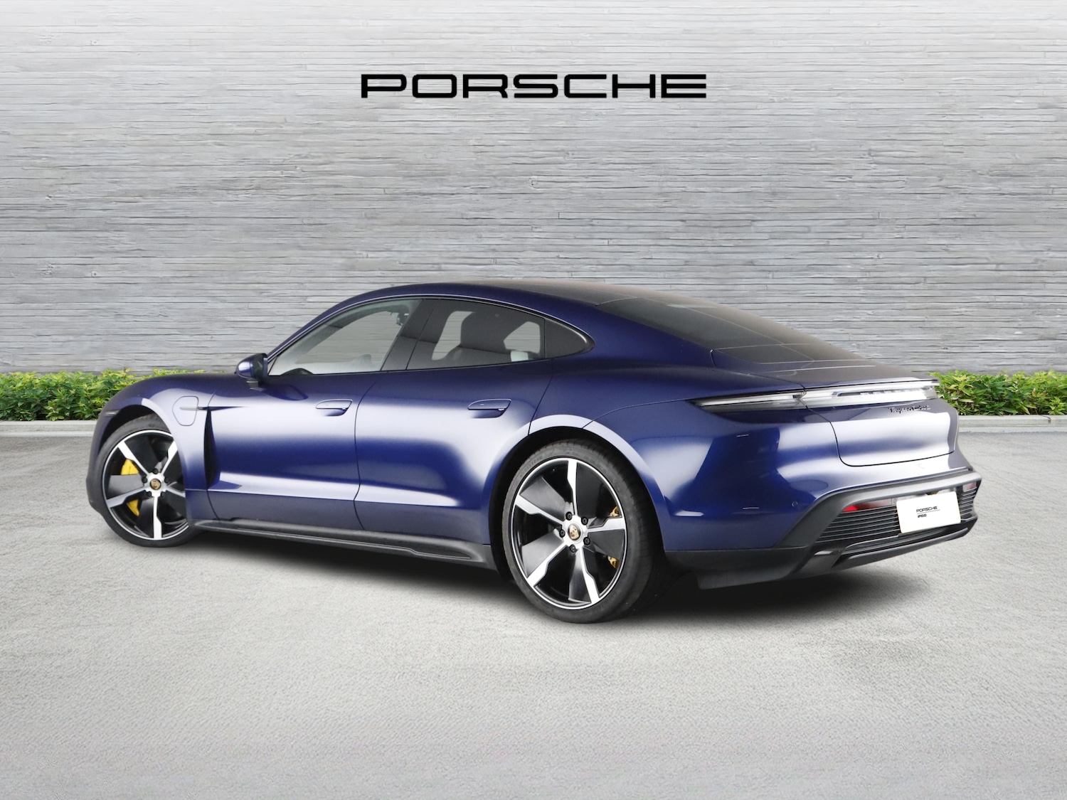 Used Porsche Taycan 2021 for sale - 76303445: Photo 2