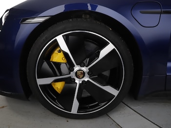 Used Porsche Taycan 2021 for sale - 76303445: Photo