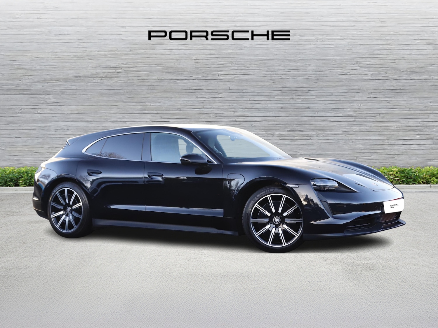 Used Porsche Taycan 2023 for sale - 76961962: Photo 2