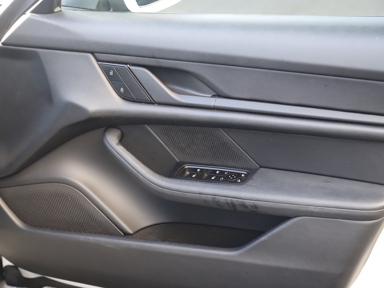 Used Porsche Taycan 2022 for sale - 77106781: Photo 26