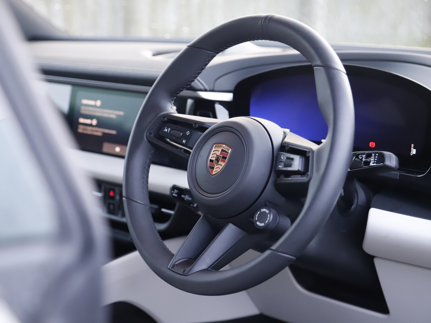 Used Porsche Macan 2025 for sale - 76723992: Photo 10