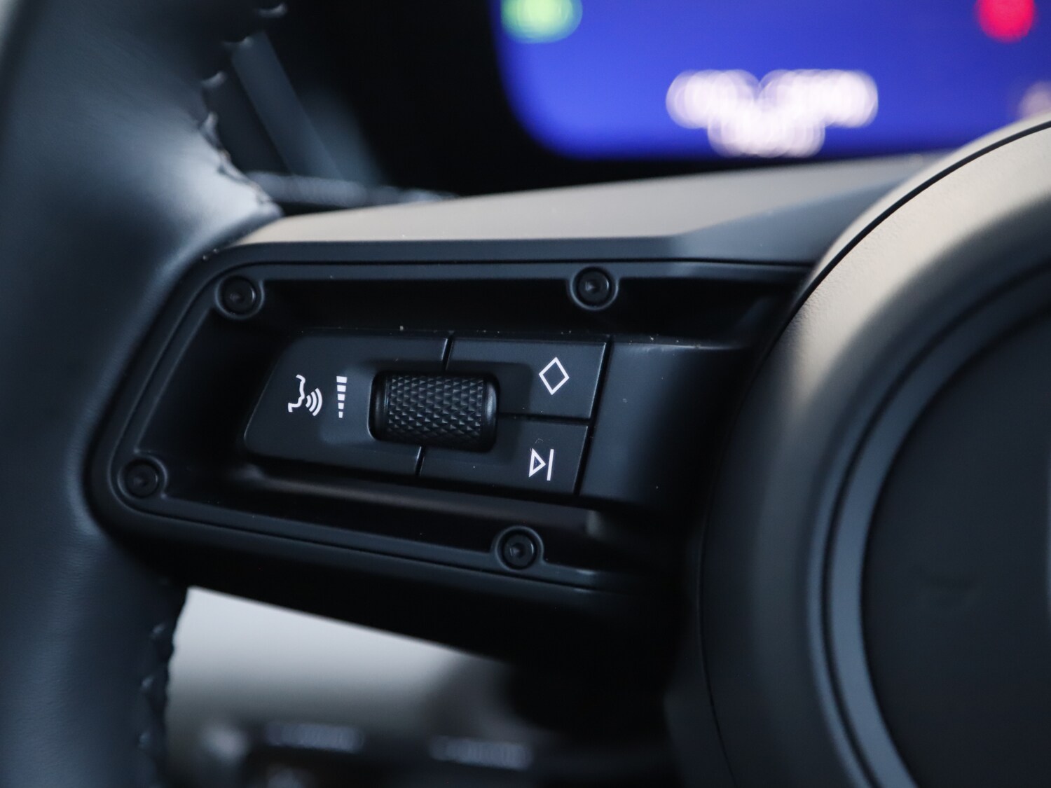 Used Porsche Macan 2025 for sale - 76723992: Photo 11