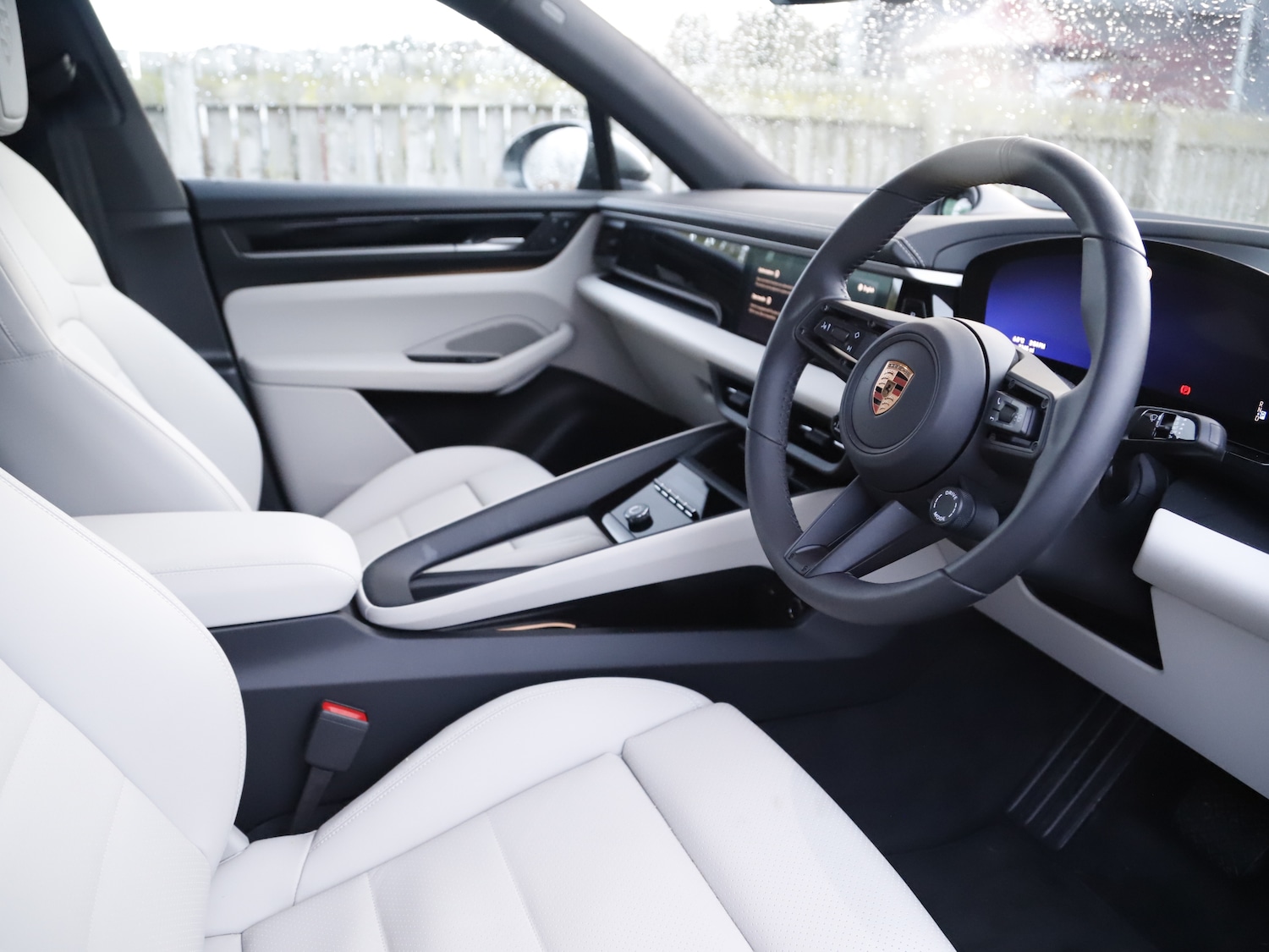 Used Porsche Macan 2025 for sale - 76723992: Photo 25