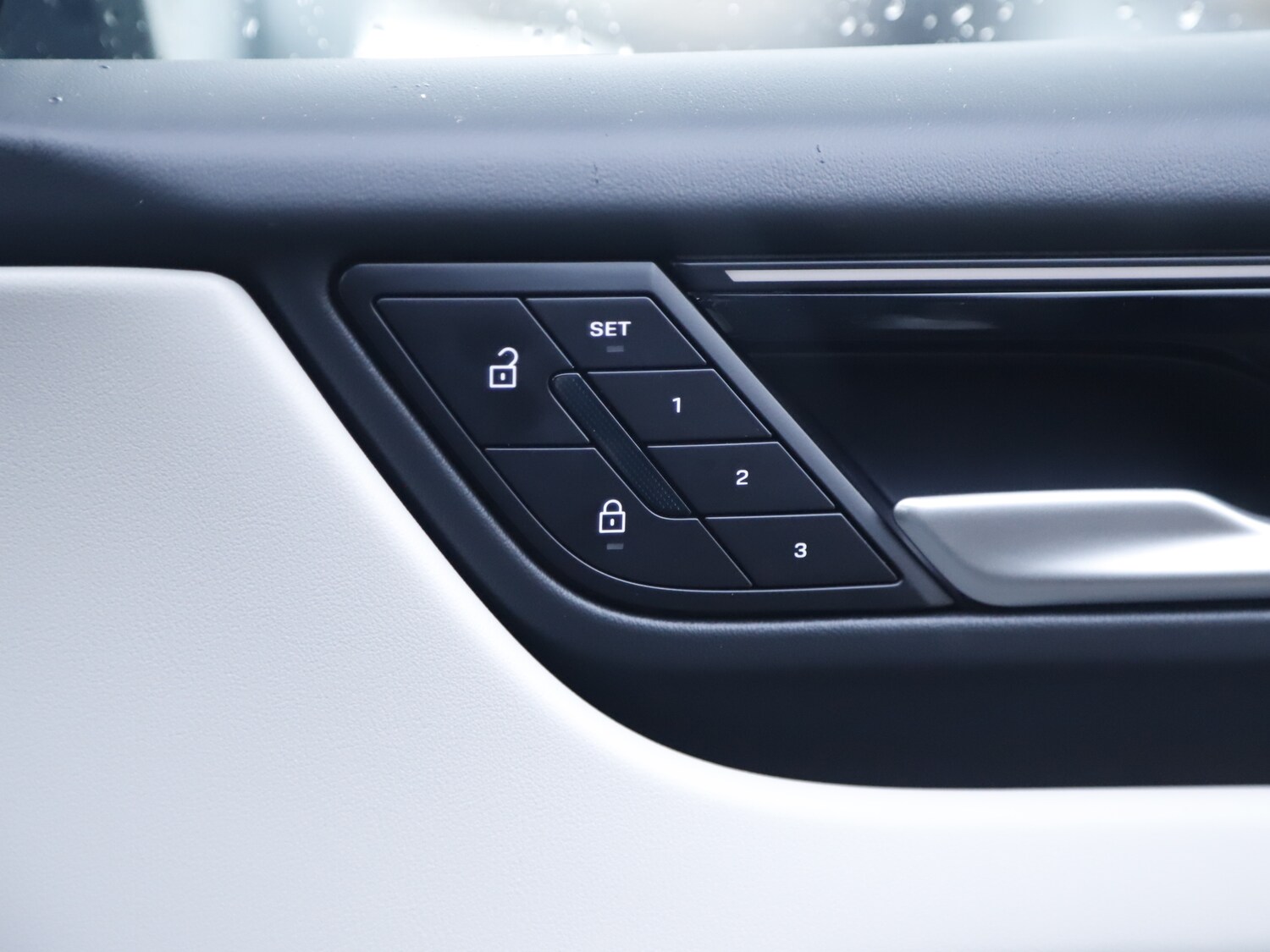 Used Porsche Macan 2025 for sale - 76723992: Photo 26