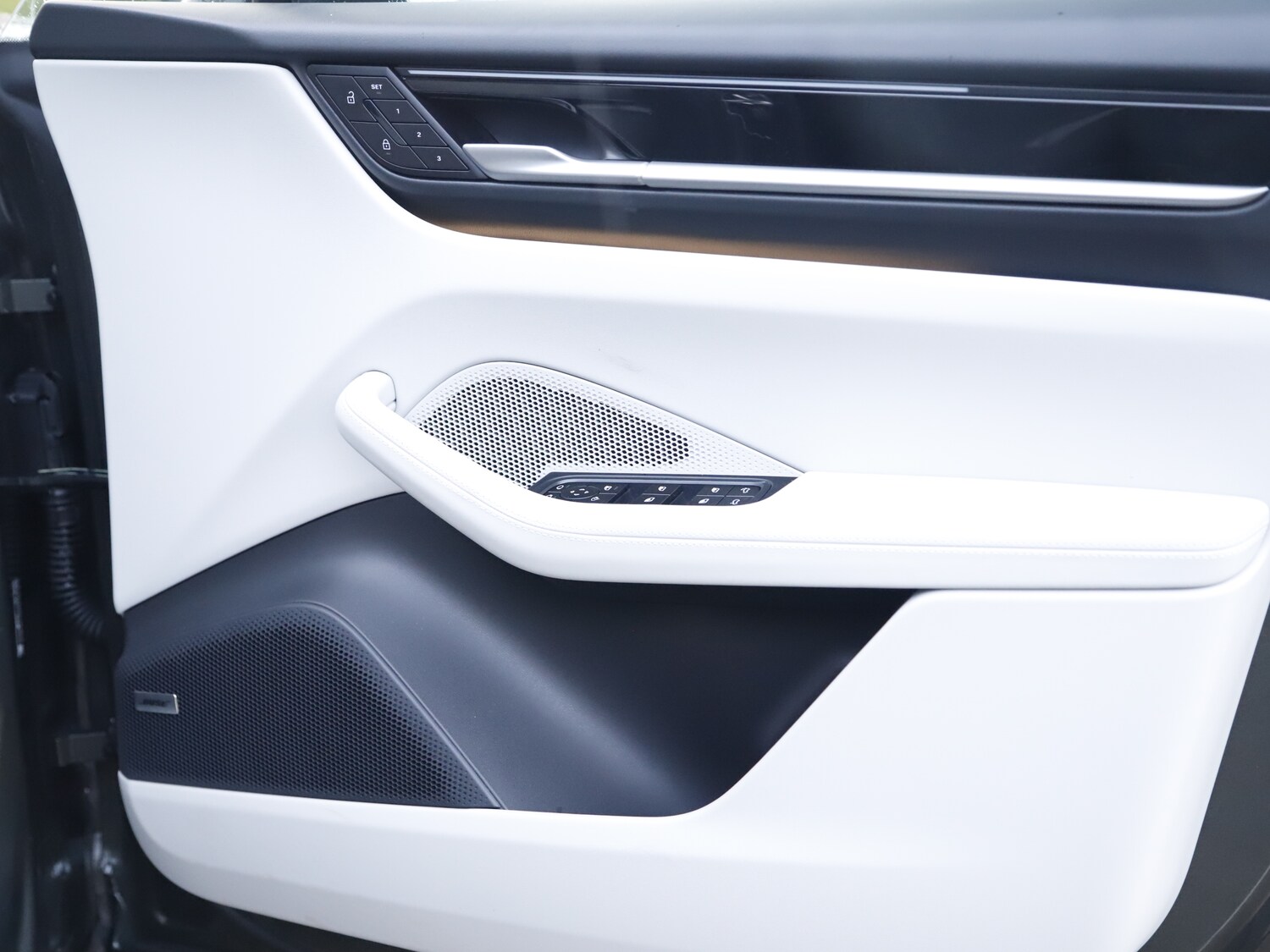 Used Porsche Macan 2025 for sale - 76723992: Photo 36