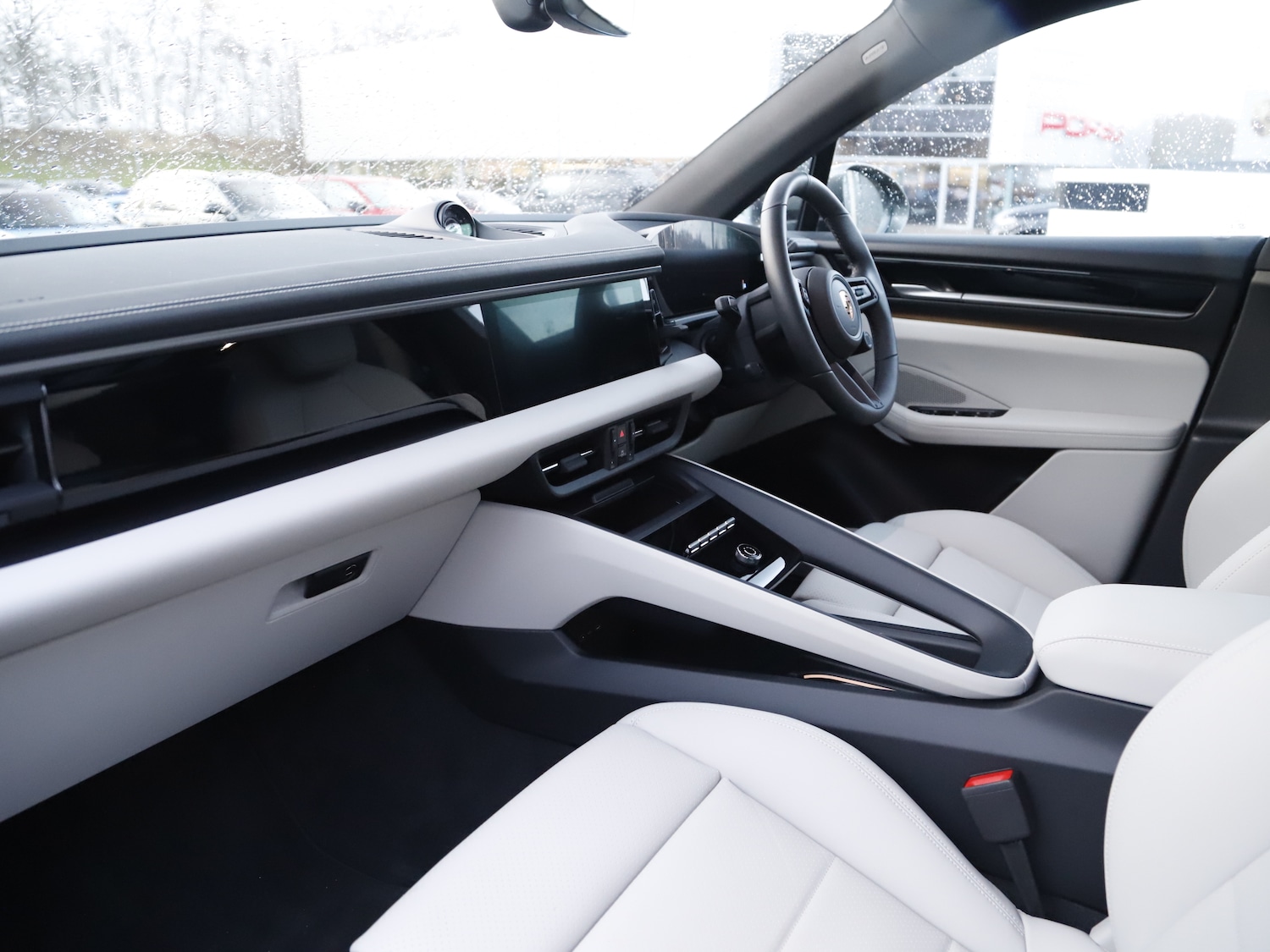 Used Porsche Macan 2025 for sale - 76723992: Photo 4