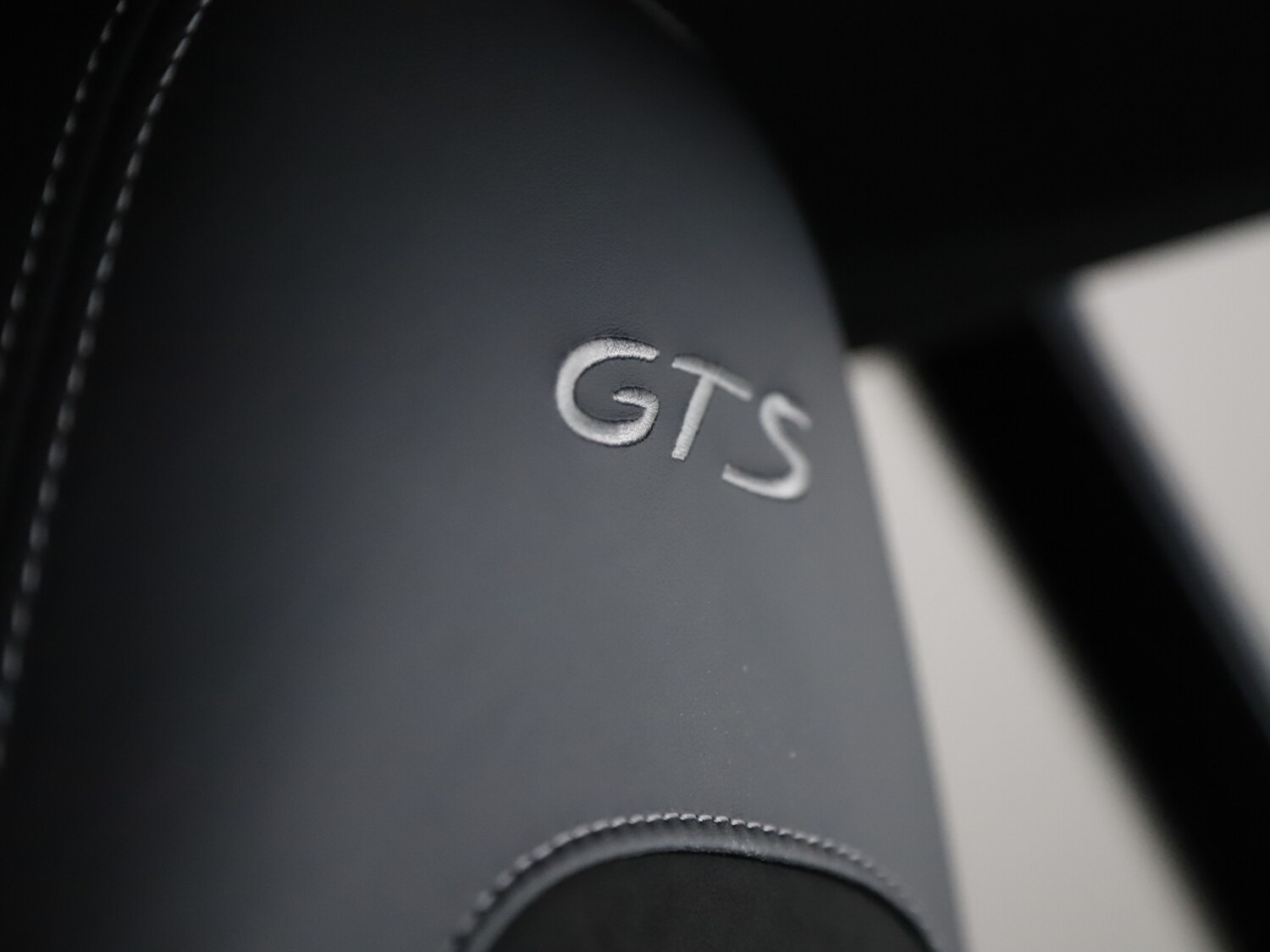 Used Porsche 718 Cayman 2024 for sale - 76303446: Photo 14