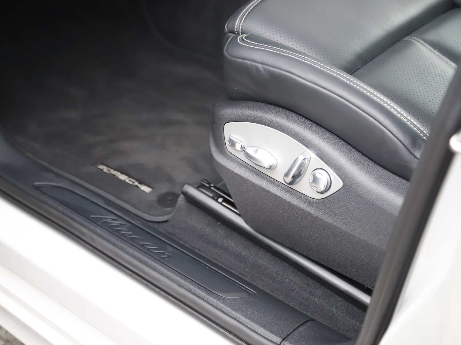 Used Porsche Macan 2022 for sale - 77533746: Photo 24