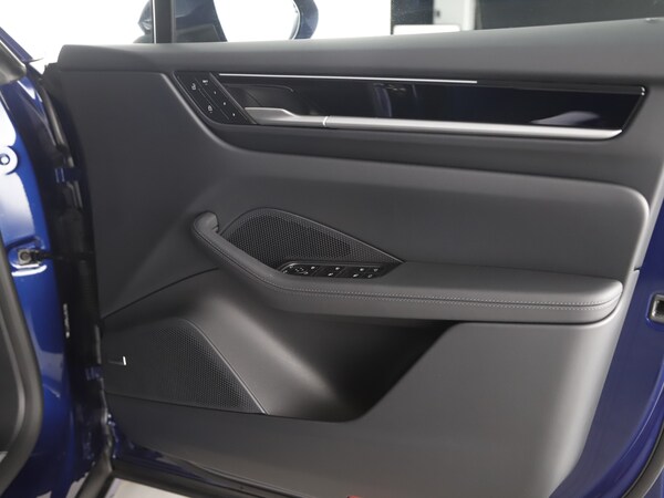 Used Porsche Macan 2025 for sale - 75122870: Photo 33