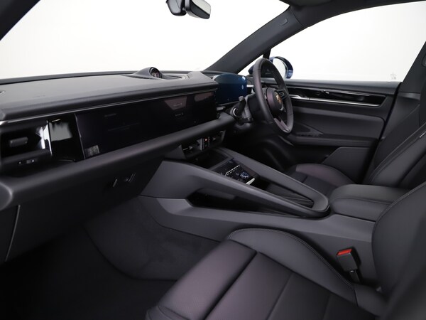 Used Porsche Macan 2025 for sale - 75122870: Photo 3