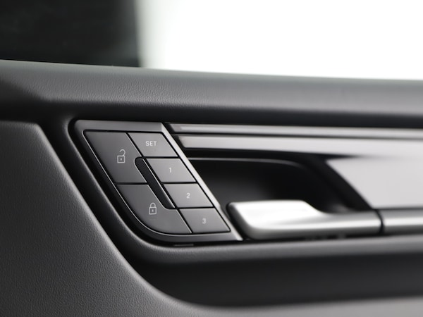 Used Porsche Macan 2025 for sale - 75122870: Photo 41