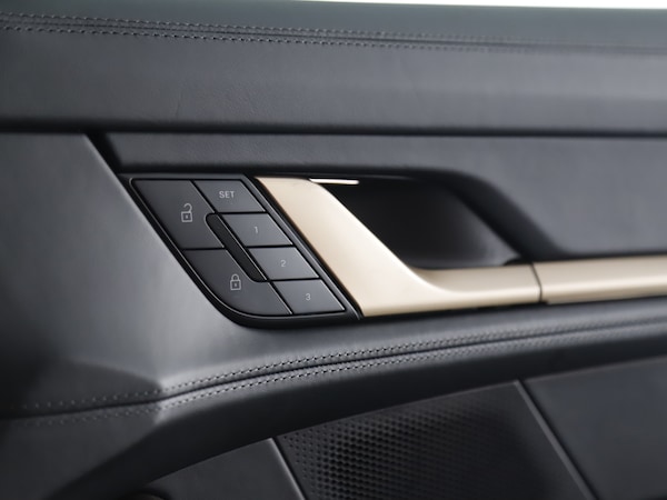 Used Porsche Taycan 2025 for sale - 75693561: Photo 19