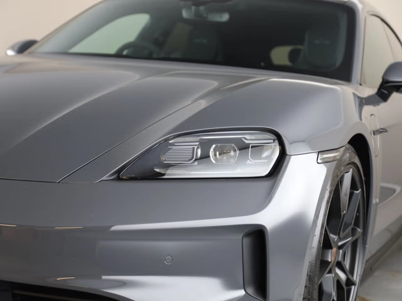 Used Porsche Taycan 2025 for sale - 77118100: Photo 10