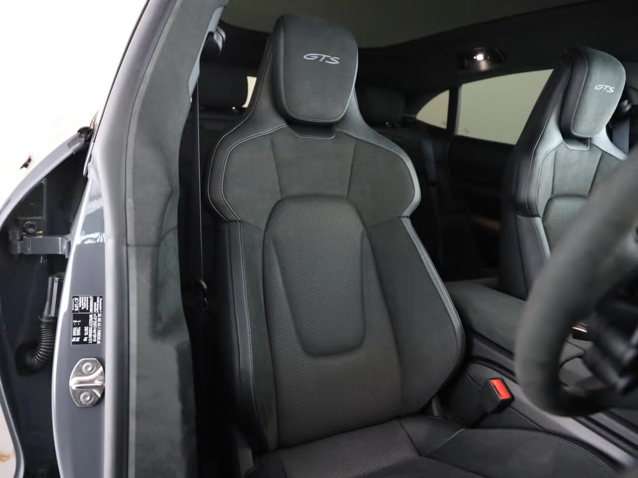 Used Porsche Taycan 2025 for sale - 77118100: Photo 25