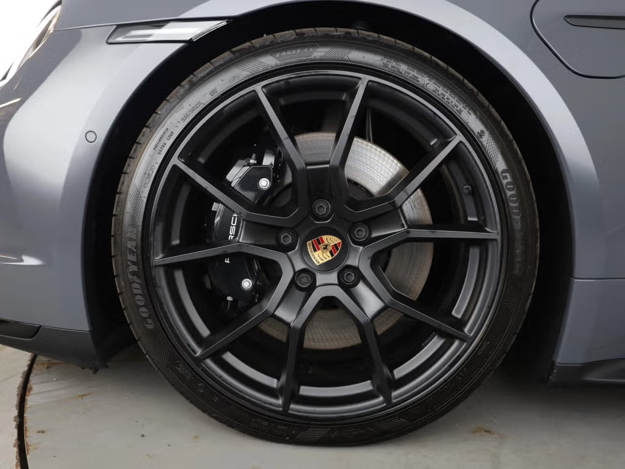 Used Porsche Taycan 2025 for sale - 77118100: Photo 4