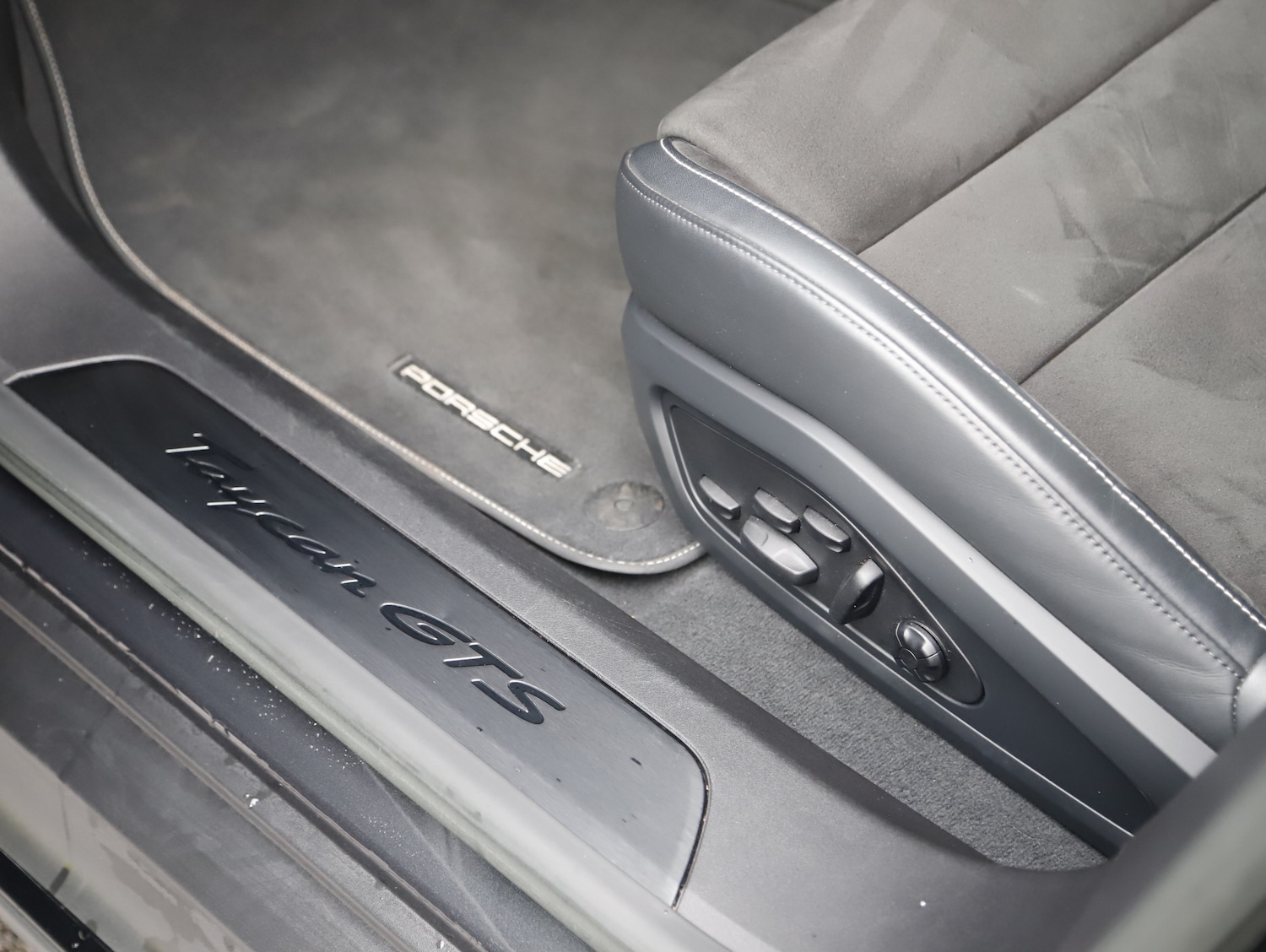 Used Porsche Taycan 2023 for sale - 77850572: Photo 21