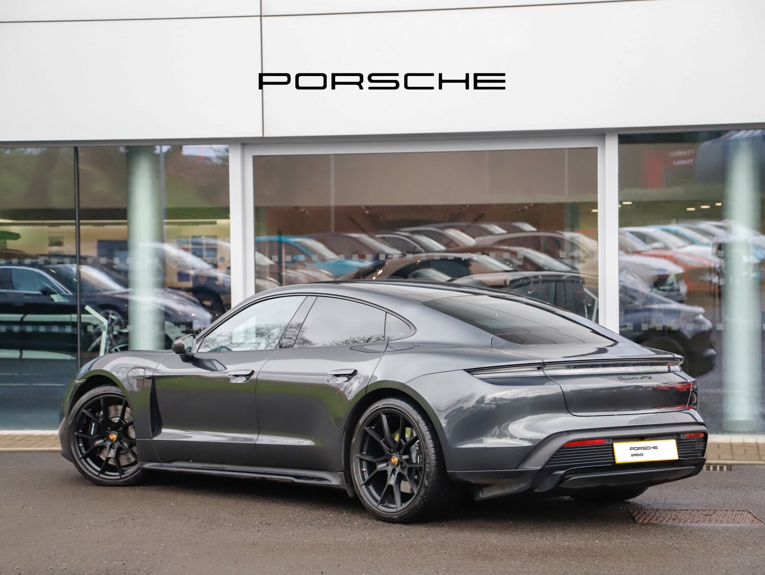 Used Porsche Taycan 2023 for sale - 77850572: Photo 3