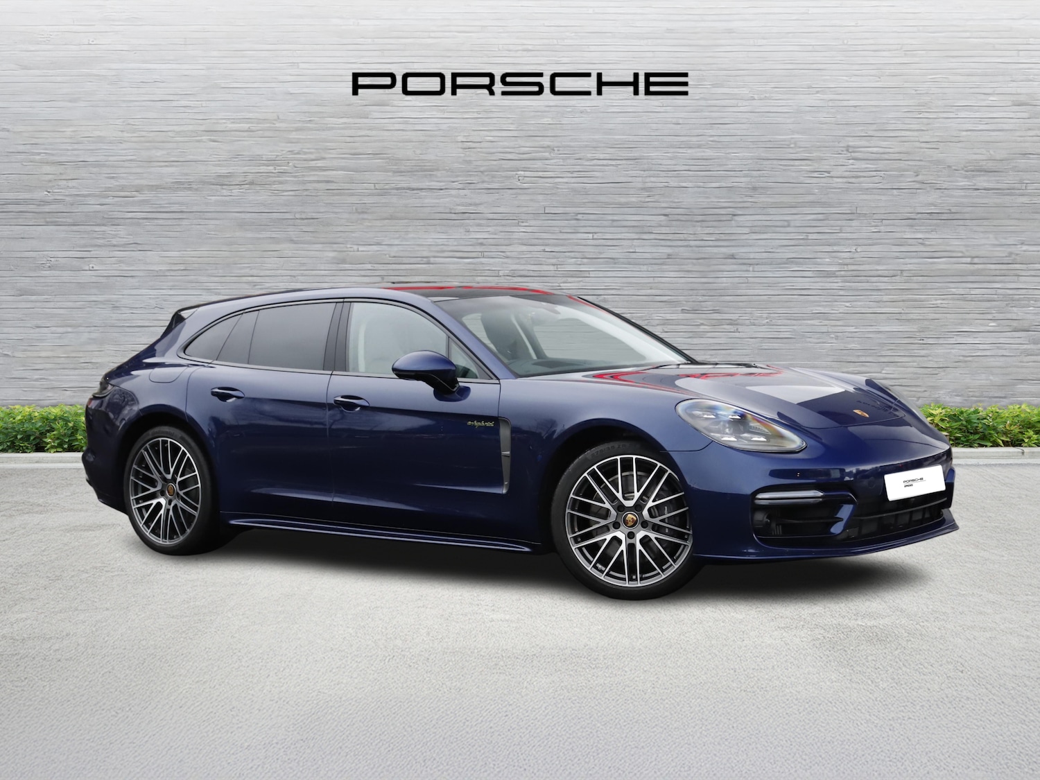 Used Porsche Panamera 2023 for sale - 76884294: Photo 2
