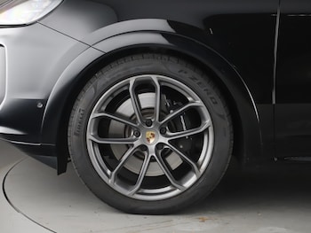 Used Porsche Cayenne 2024 for sale - 75528263: Photo