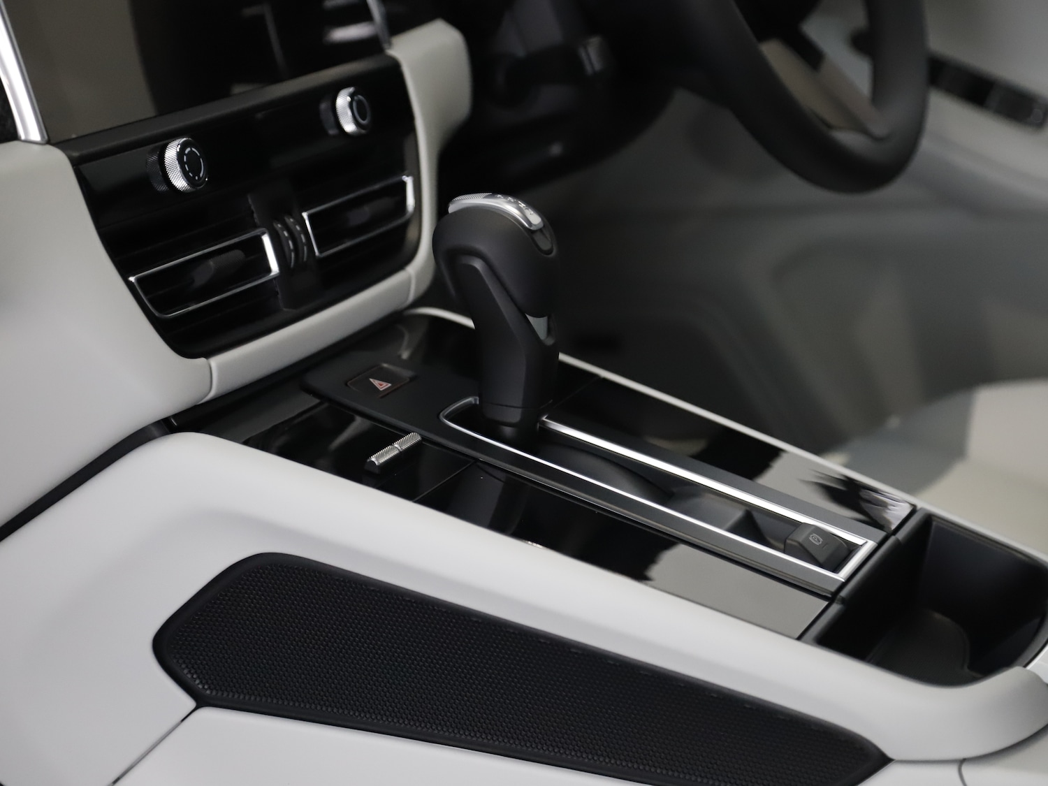 Used Porsche Macan 2025 for sale - 76884293: Photo 25