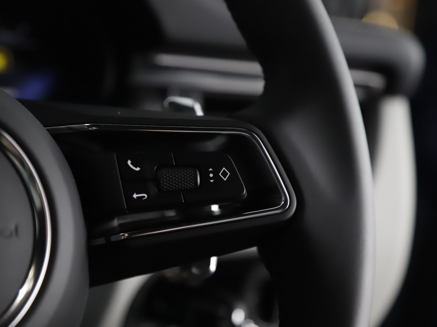 Used Porsche Macan 2025 for sale - 76884293: Photo 31